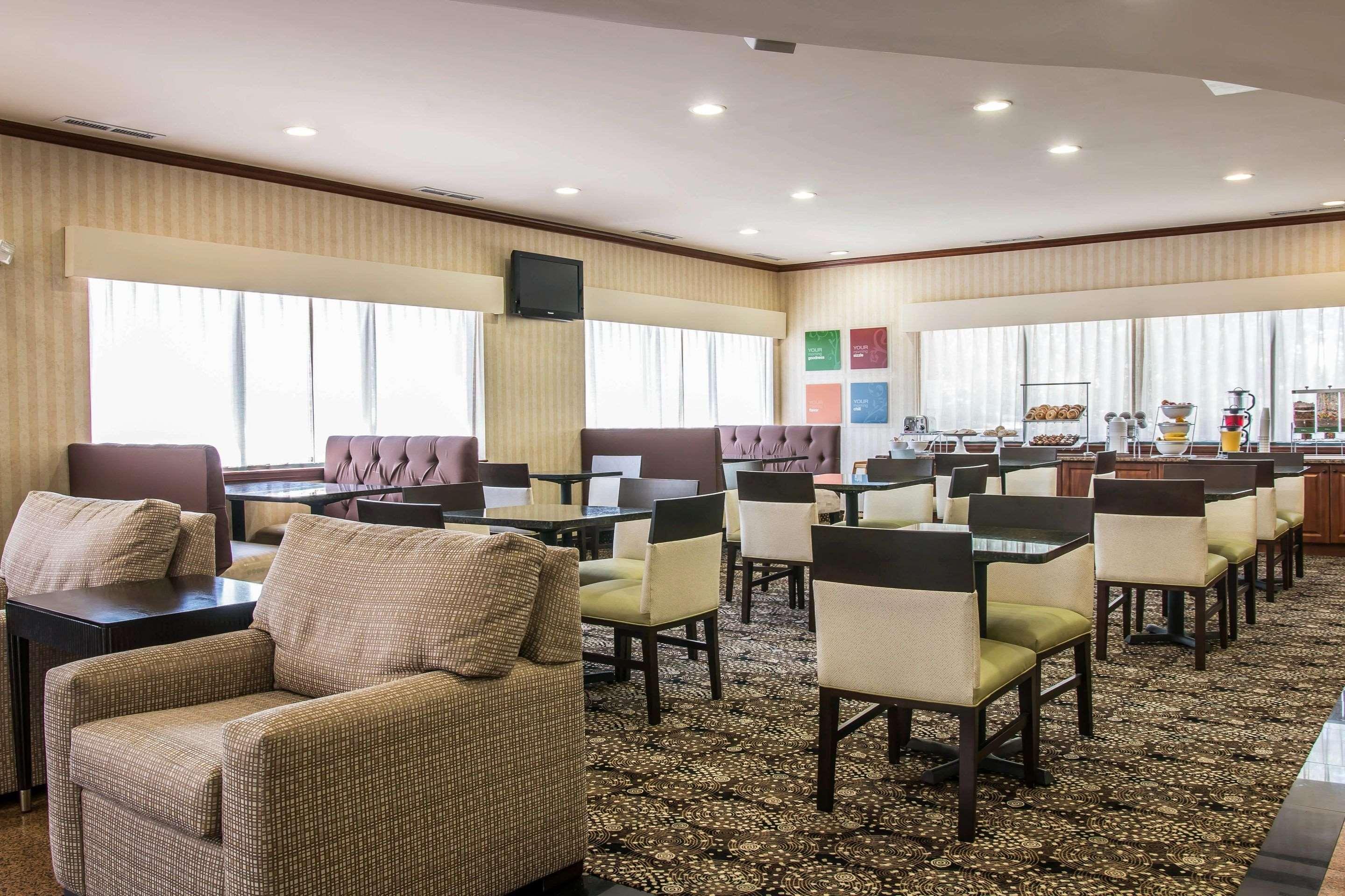 Comfort Suites Canton - Detroit Exterior foto